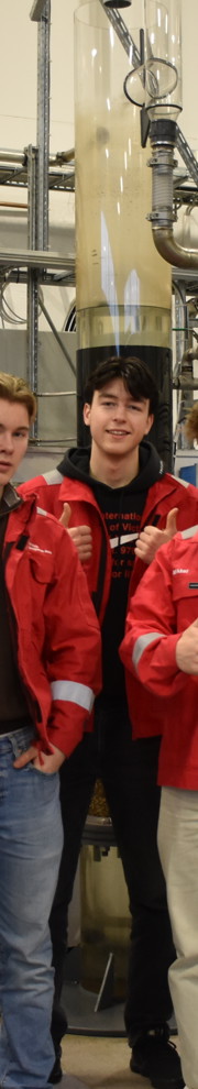 Iver Einersen Kjerland, Jon Christian Bratteland Liane, Shpendi Kulludra, Mikkel Meyer Johansen, Daniel Jensen Lægreid og Kristian Knutsen håper flere får øynene opp for hvor smart det er å ta yrkesfag, og VG2 kjemiprosess.